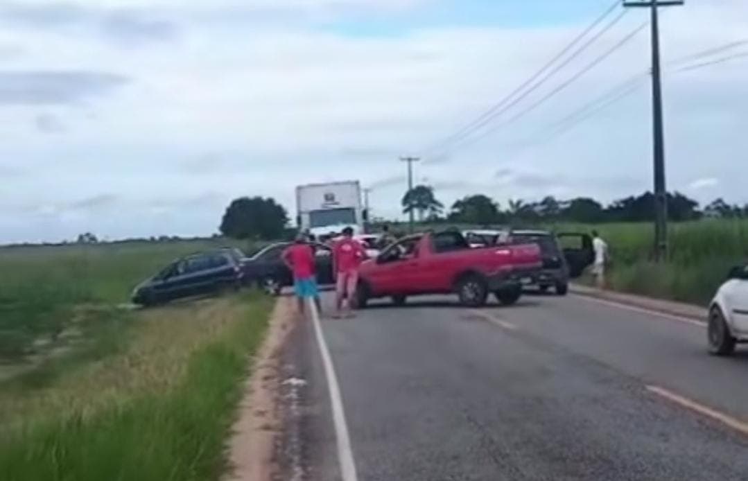 Protesto fecha PB-041 no Vale do Mamanguape