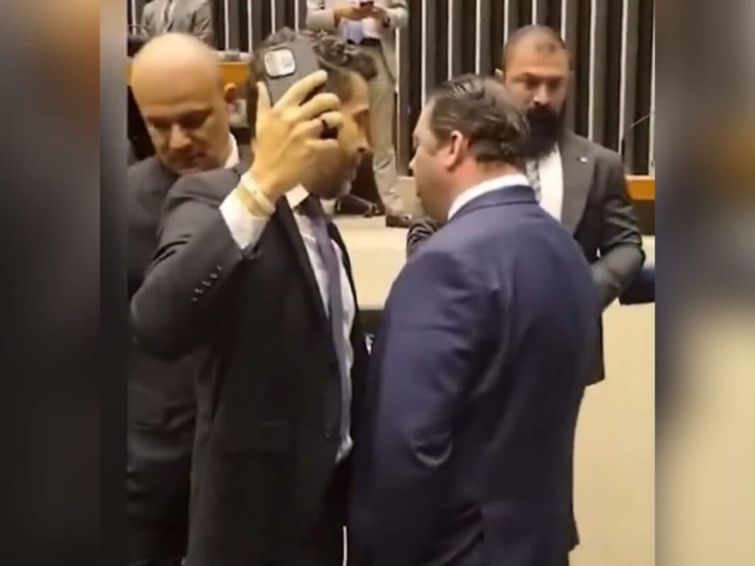 IMAGENS: deputado Janones acusa Cabo Gilberto de agressão e expõe vídeo