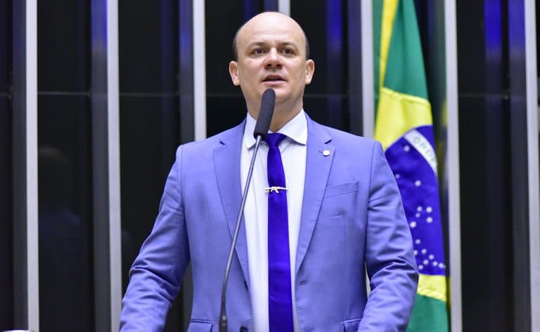 Cabo Gilberto diz que Bolsonaro sofre perseguição do judiciário: "Brasil hoje é uma ditadura"