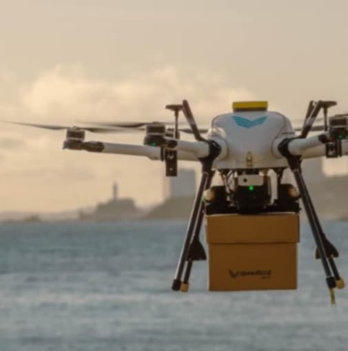 Delivery com drones: Empresas na Bahia adotam tecnologia que agiliza entregas em locais de difícil acesso