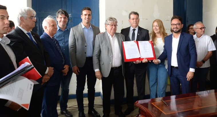João Azevêdo assina termo que concede Casarão dos Azulejos ao TRE-PB para abrigar Museu, em João Pessoa; investimento é de quase R$ 5 milhões