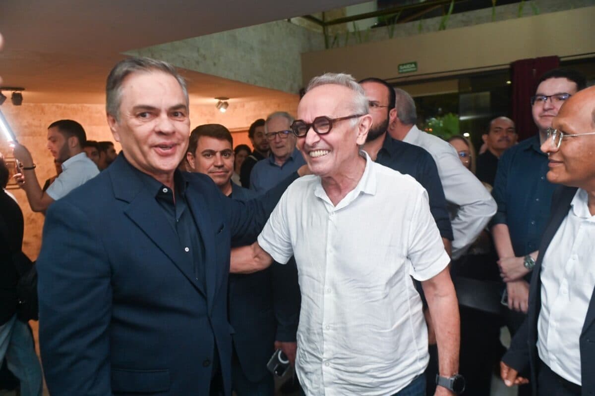 Estreia de filme sobre poema de Ronaldo Cunha Lima reúne Cícero, Cássio, Bruno, Veneziano, Efraim e outras lideranças