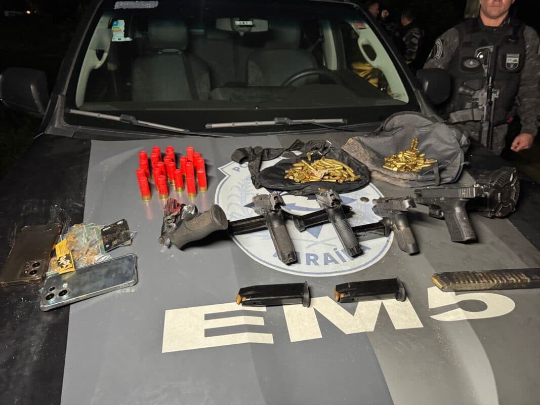 Polícia frustra ataque em Mandacaru, troca tiros com criminosos e apreende armas