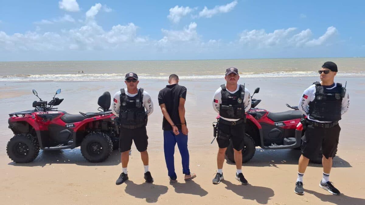 Homem é preso pela polícia após roubar cordão de ouro na orla de João Pessoa