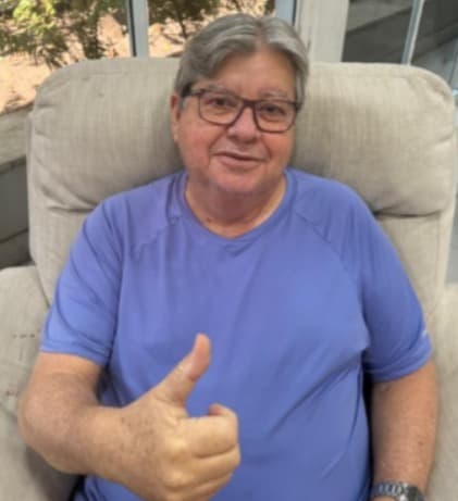 Após receber alta, governador João Azevêdo agradece orações: "me recuperando ao lado da família"