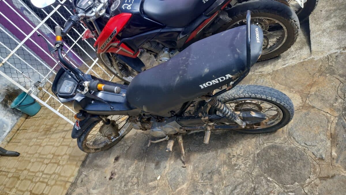 Polícia Civil prende mulher que aliciava adolescentes para o tráfico de drogas e dupla suspeita de homicídios em Mamanguape