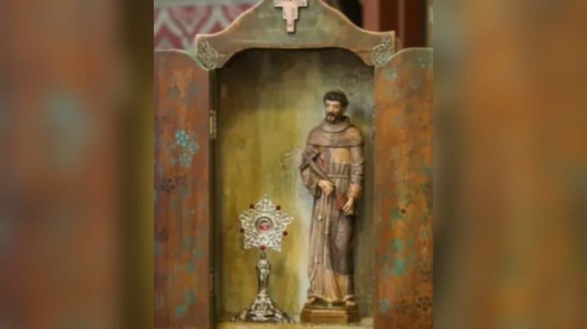Arquidiocese da Paraíba abre visitação a fêmur de São Francisco; relíquia do Santo segue exposta até o fim do mês