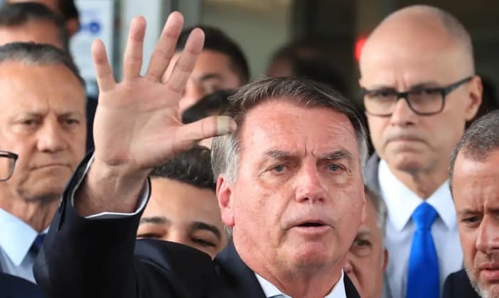 Bolsonaro pede a Moraes para realizar procedimento para remoção de pinta