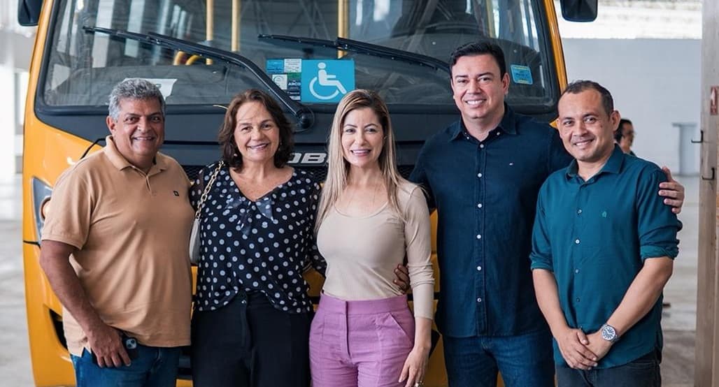 Deputada Danielle do Vale comemora entrega de ônibus escolares para Pilar, Mulungu e mais 74 cidades