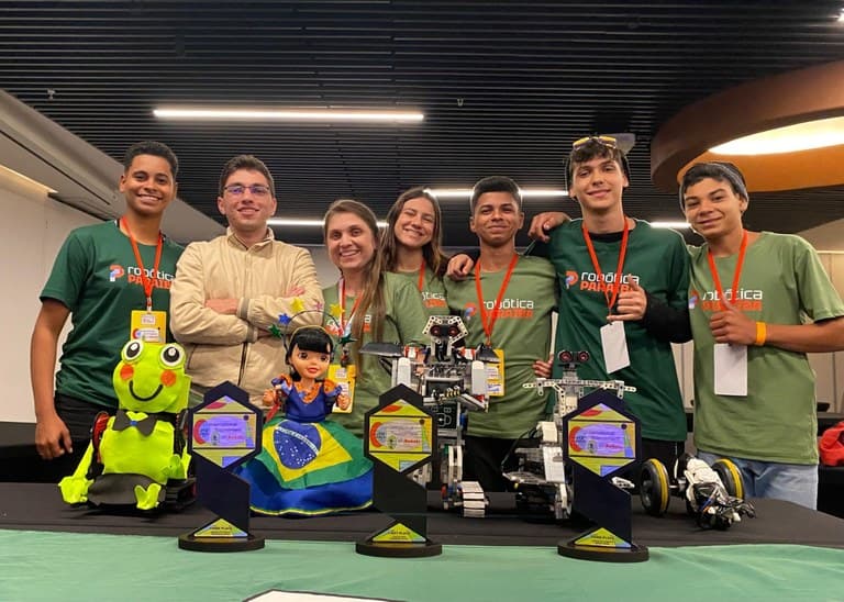 Estudantes da rede pública da Paraíba são premiados em torneio de robótica no Chile