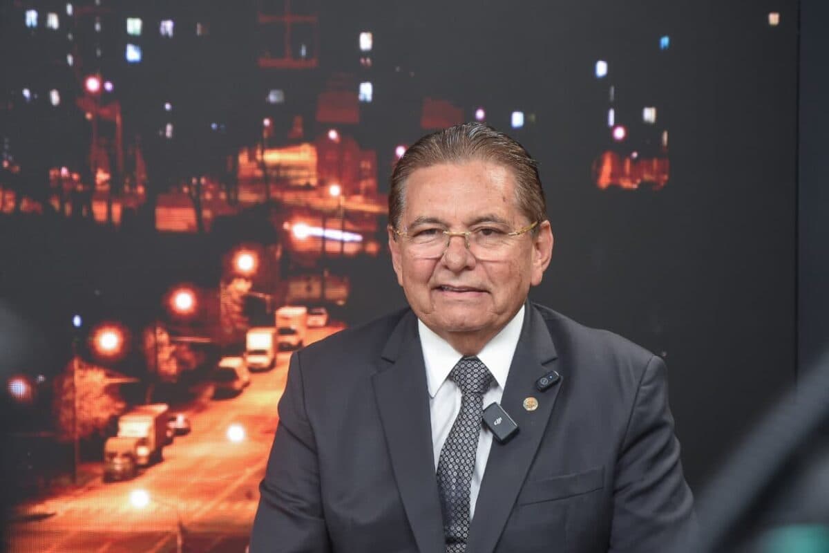Adriano Galdino mantém pré-candidatura, mas admite que pode ir para o Tribunal de Contas da Paraíba