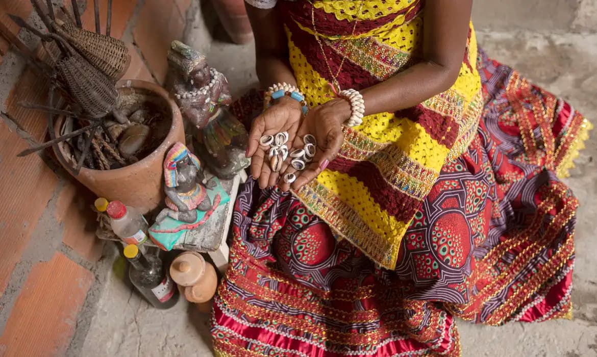 Terreiro é invadido e tem peças destruídas, em João Pessoa