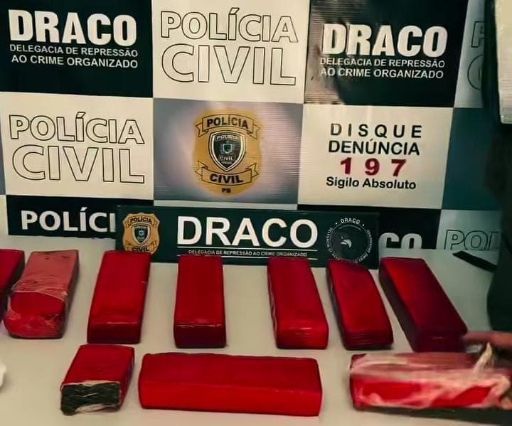 Polícia prende três traficantes e apreende menor com 30kg de drogas e cédulas falsas no interior da Paraíba