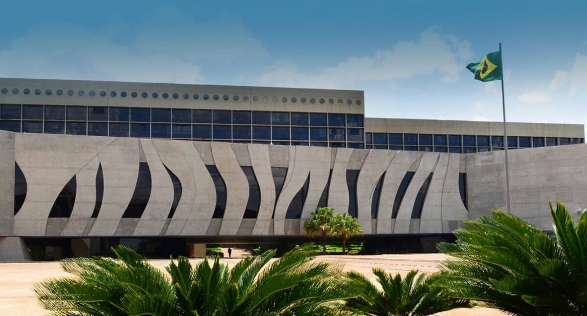 STJ fixa tese que impede nova ação para cobrar juros sobre tarifas bancárias já declaradas ilegais