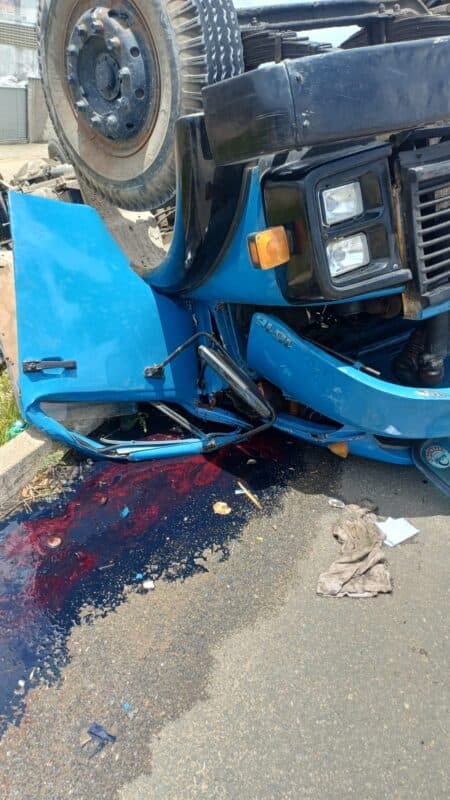 Caminhão capota e motorista morre na BR-101 entre Recife e João Pessoa