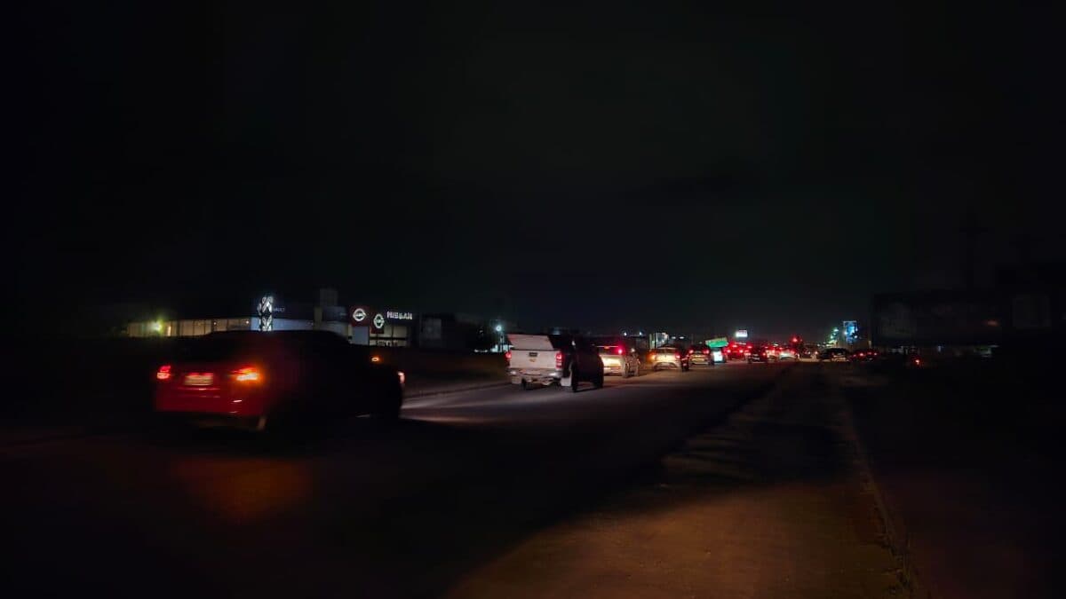 No breu: com escuridão e falta de sinalização, BR-230 tem cenários de 'caos' com atrasos na triplicação, em Cabedelo