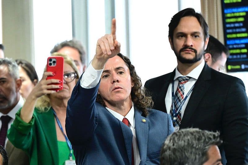 Senador Veneziano considera PEC da ´Blindagem' já "sepultada" na CCJ e prevê rejeição entre senadores: "provavelmente unânime"