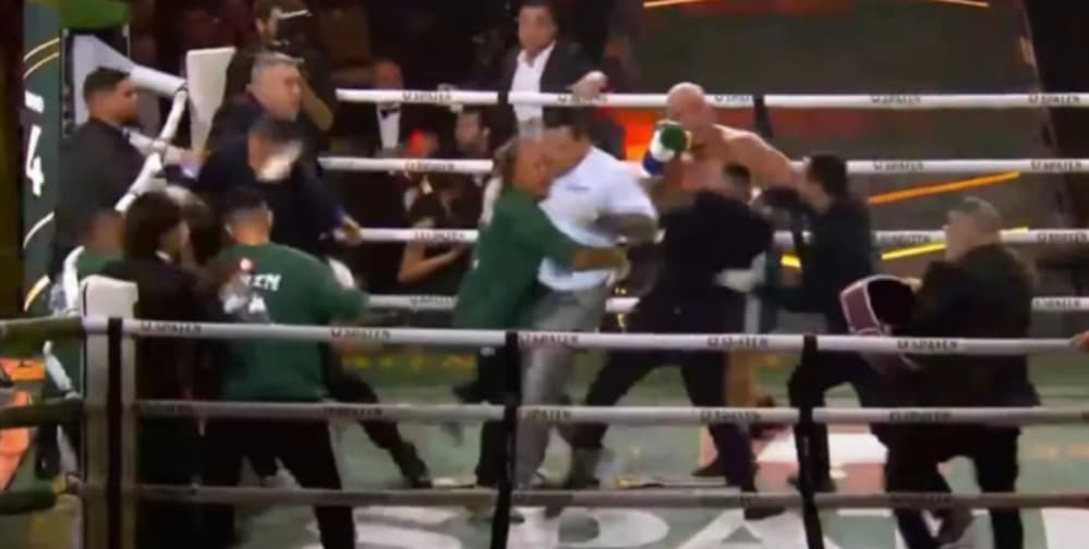 Luta entre Popó e Wanderlei termina em confusão e tem lutador desmaiado