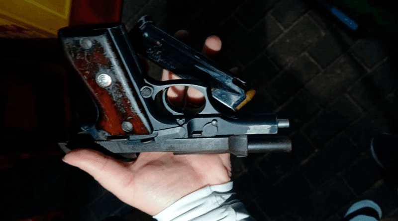 Cozinheiro é preso após impedir uso de banheiro de quiosque e ameaçar vítimas com revólver na praia de Cabo Branco