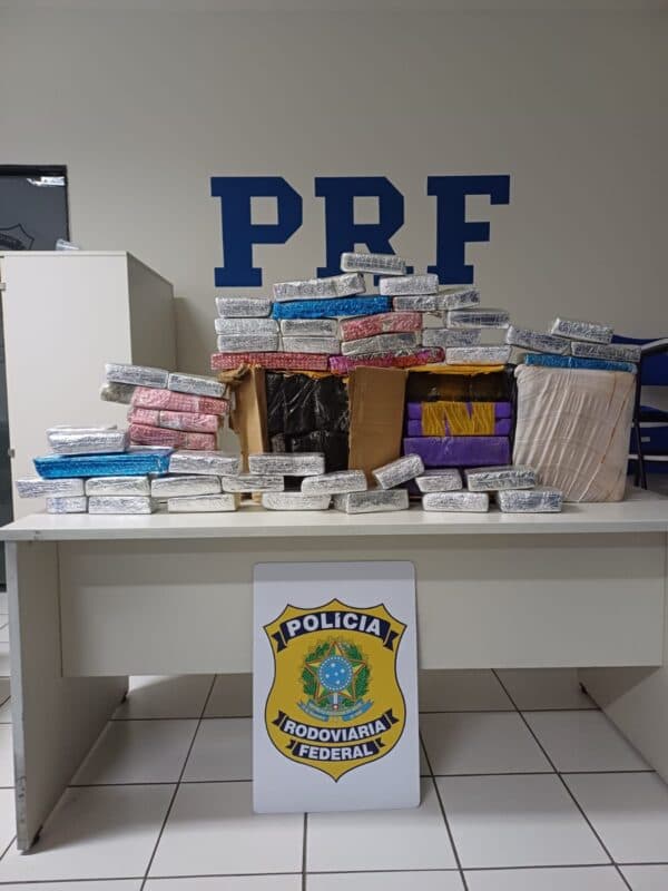 Mulher e adolescente são detidas em São Mamede com 90 kg de maconha em porta-malas de 'carro de linha'