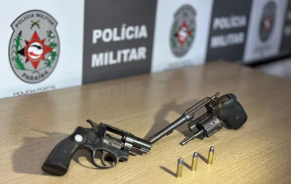 Dupla é presa e polícia recupera armas de fogo e carro roubado no Valentina, em João Pessoa