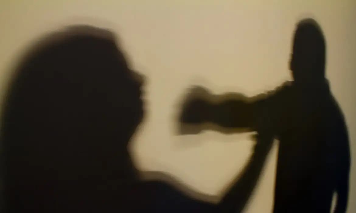 Mulheres vítimas de violência doméstica passam a ter prioridade em atendimentos odontológicos na Paraíba