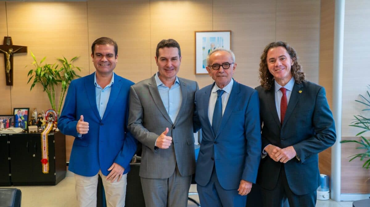 Cícero Lucena se reúne com ministro das Cidades e busca acelerar mais de R$ 400 milhões em investimentos para João Pessoa