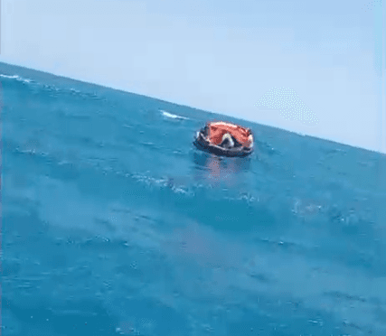 VÍDEO: 4 pescadores são resgatados à deriva numa boia no Litoral Potiguar