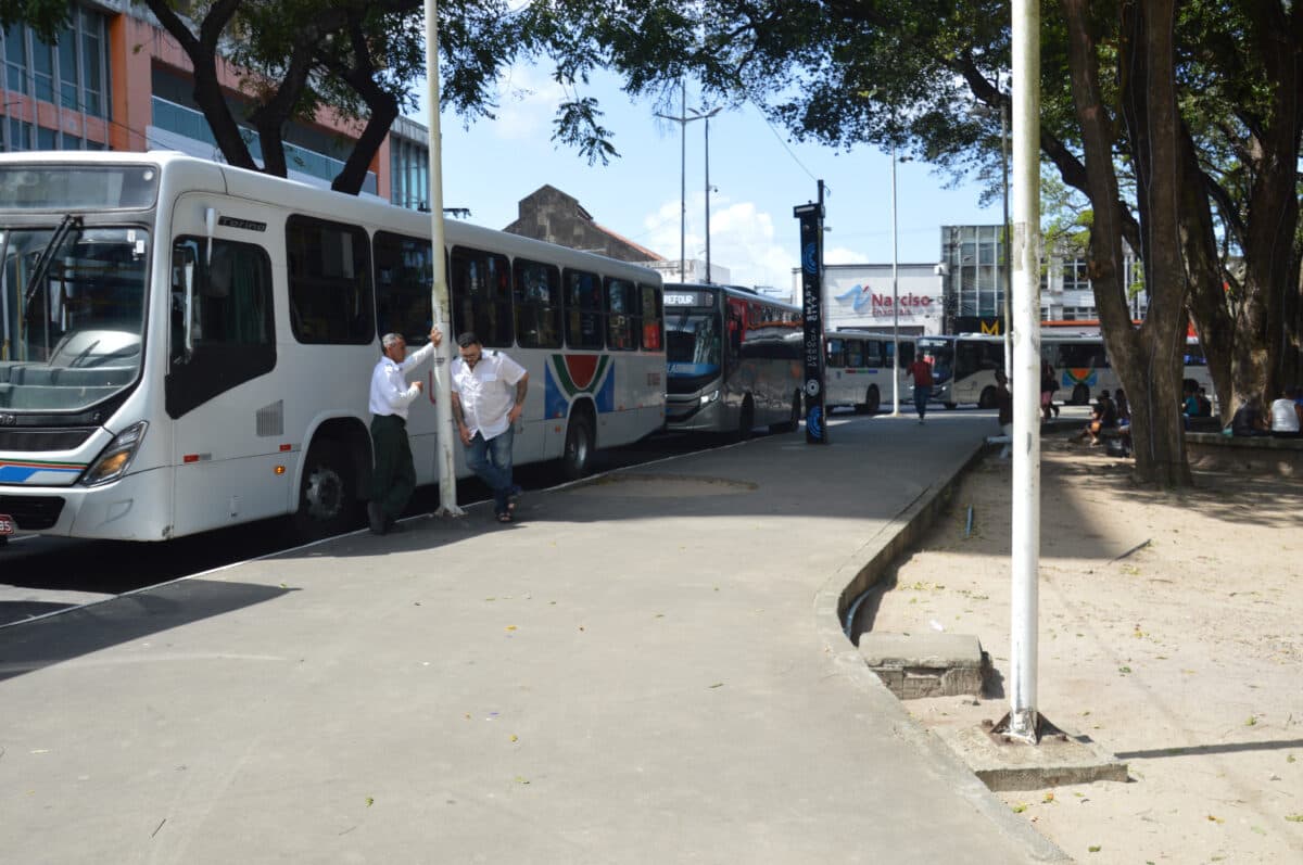 Após paralisação em protesto por motorista esfaqueado, presidente do Sindicato pede mais segurança para categoria