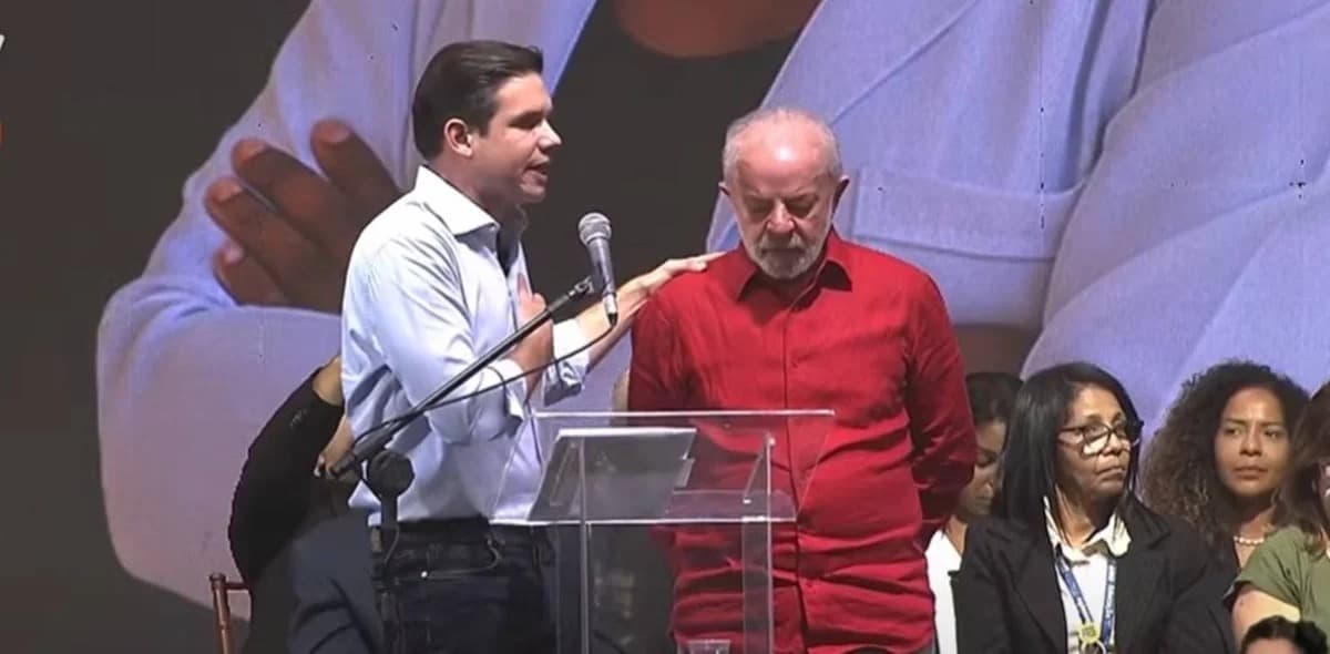 Hugo Motta e Paes são vaiados em evento com Lula no Dia dos Professores, e presidente da Câmara ouve coro de 'sem anistia'