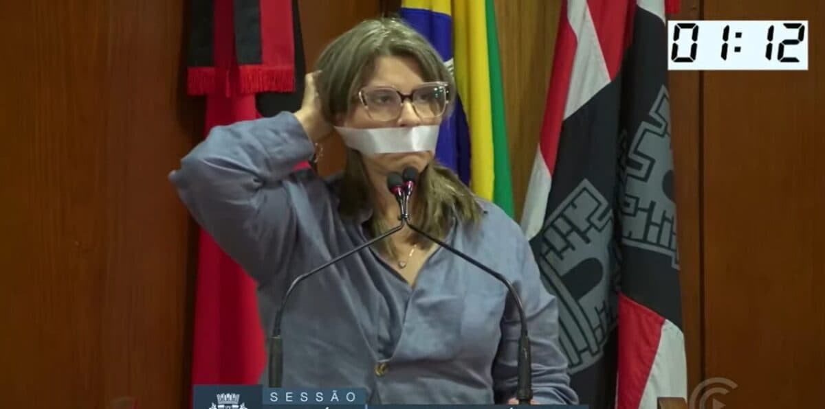 Eliza Virgínia usa mordaça e cobra imunidade parlamentar após juiz ordenar remoção de vídeo contra pessoas LGBTQIAPN+