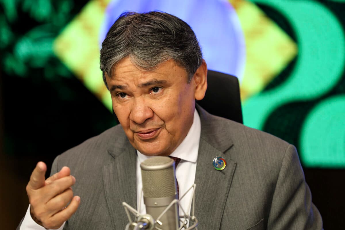 Ministro de Lula fala em "trocar Carteira de Trabalho pelo Bolsa Família"; veja vídeo