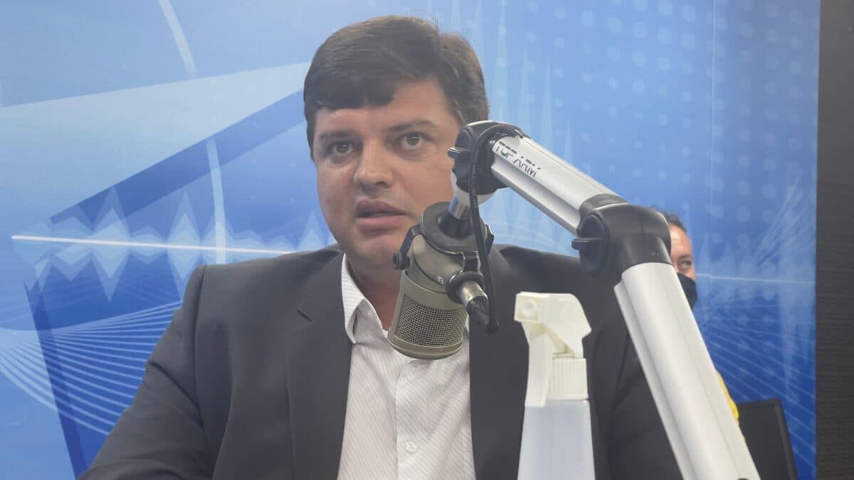 Deputado rebate críticas a lei que libera bebidas em shows e cinemas na Paraíba e diz que defende consumidor