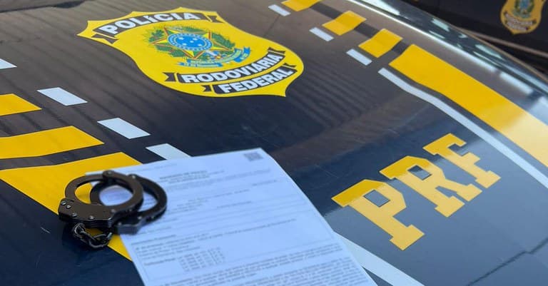 PRF prende na Paraíba foragido por tráfico de drogas e porte de arma usando documento de familiar