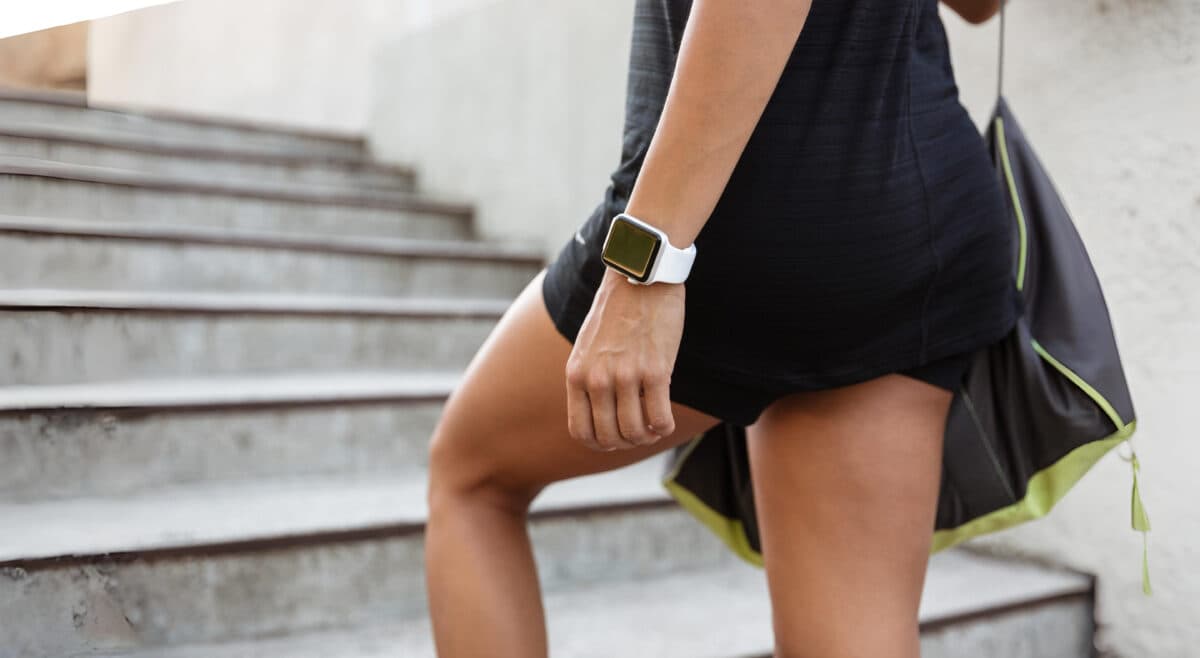 Amazon despenca o preço do Apple Watch SE no Esquenta Black