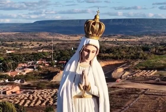 Com 54 metros de altura, imagem de Nossa Senhora de Fátima é abençoada no Ceará
