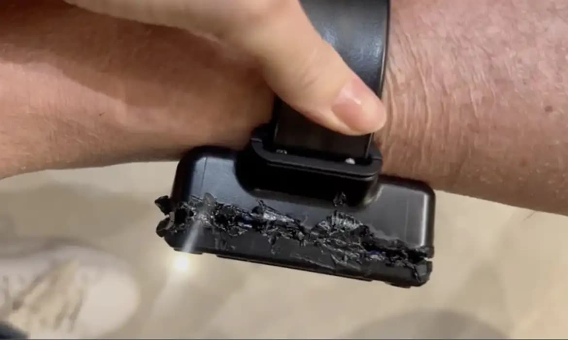 Polícia Federal conclui que perícia em tornozeleira eletrônica de Bolsonaro e aponta uso de "fonte de calor"