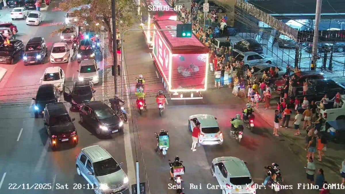 Caravana da Coca-Cola 2025 encanta população de vários bairros de João Pessoa