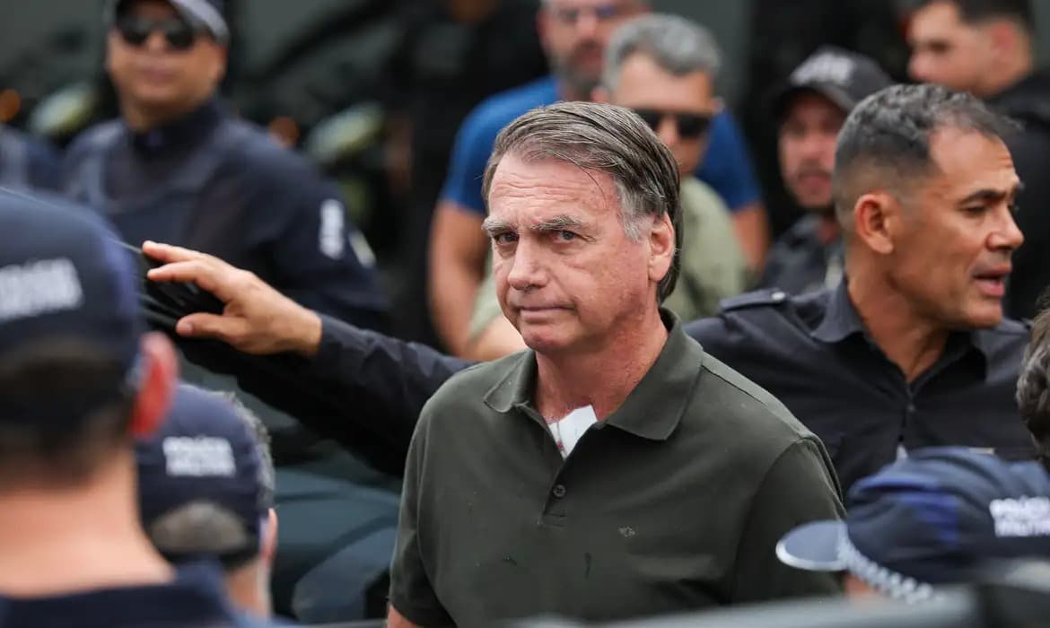 Bolsonaro cumprirá pena da trama golpista na Superintendência da PF onde está preso, decide Moraes