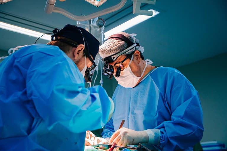 Adolescente que recebeu transplante do coração entrou na fila de espera há apenas nove dias, explica secretário Ari Reis