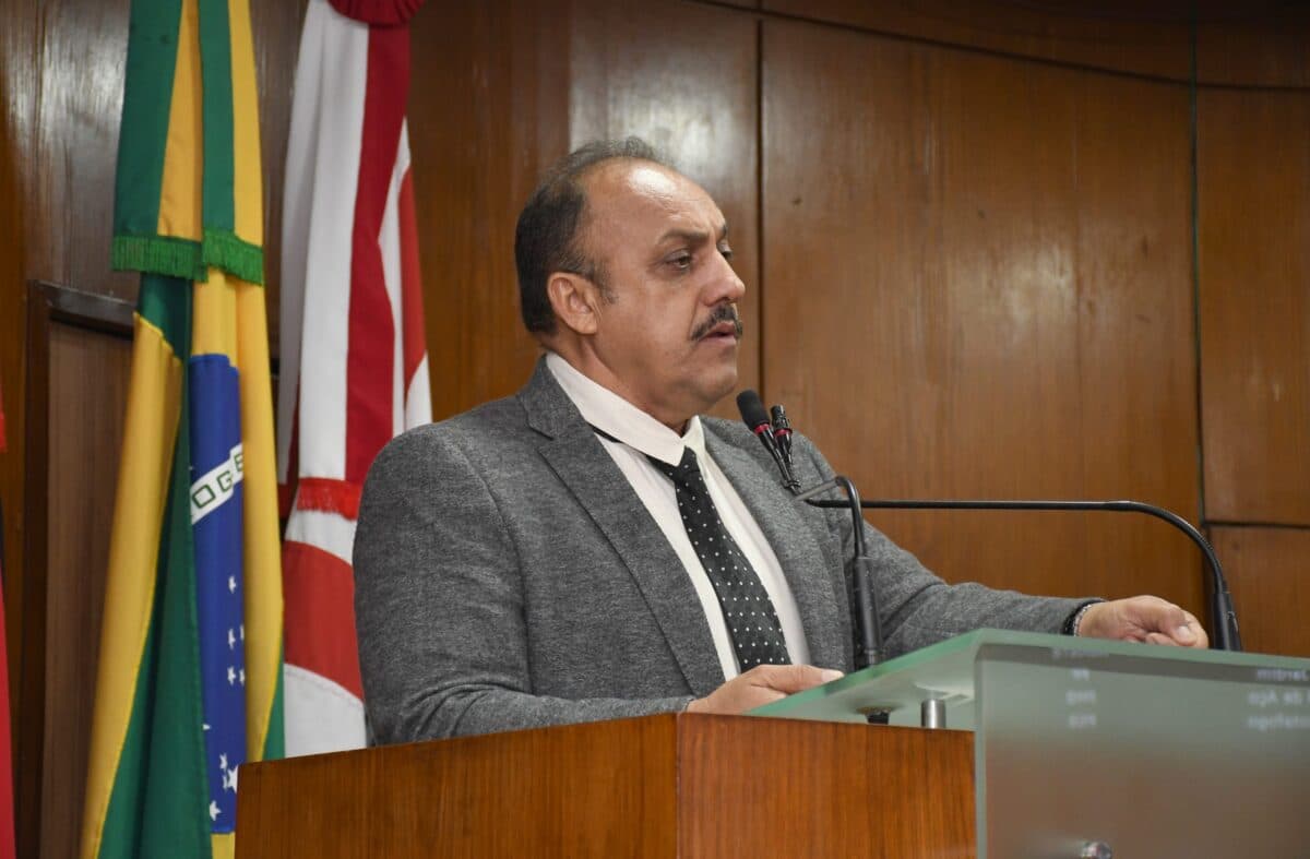 Zezinho Botafogo entrega cargo de secretário a Cícero e deixa Prefeitura de João Pessoa