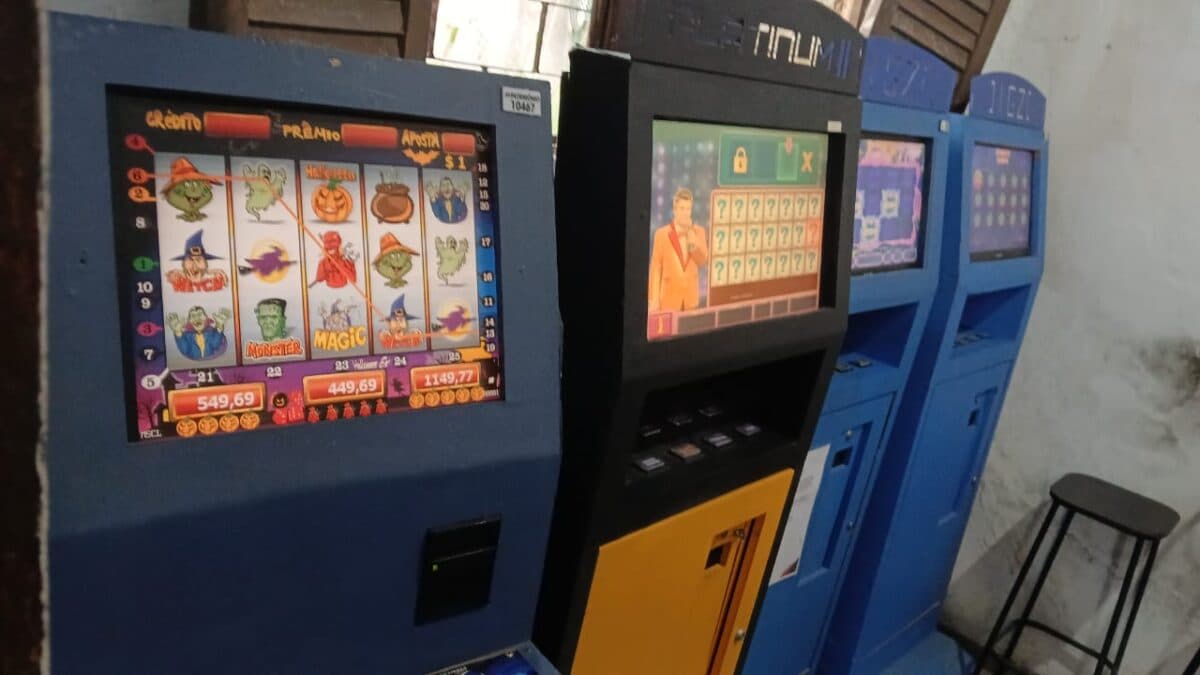 Operação apreende 17 máquinas de caça-níqueis em Santa Rita