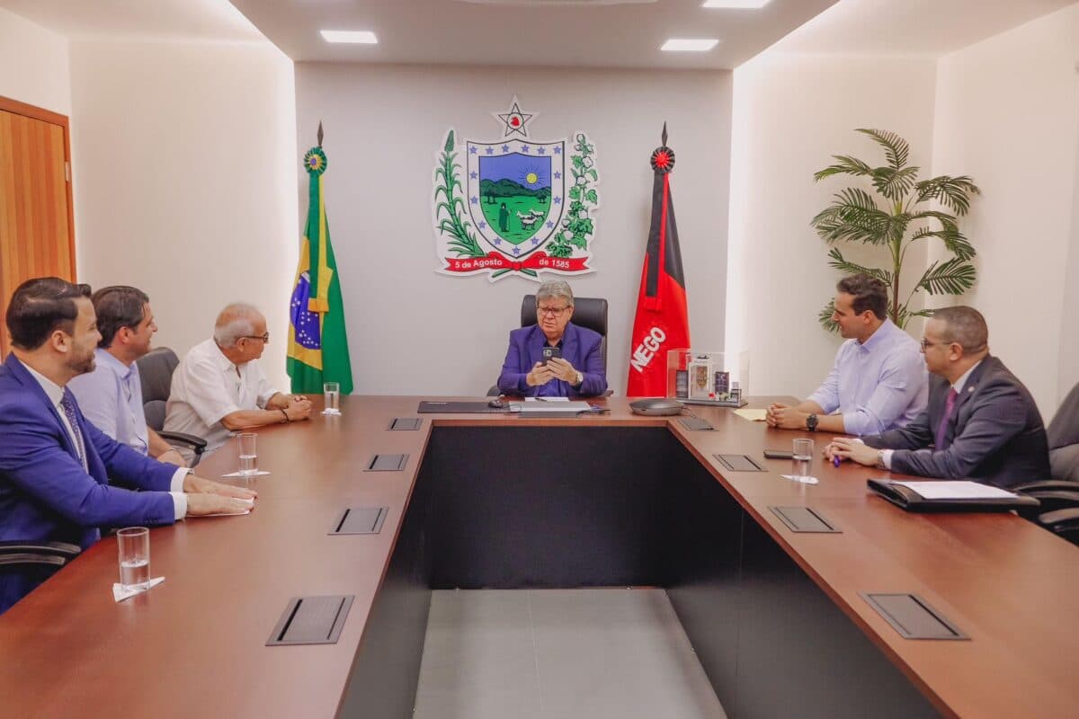 Cícero Lucena assina cessão da Estação das Artes para Governo do Estado instalar Centro de Computação Quântica