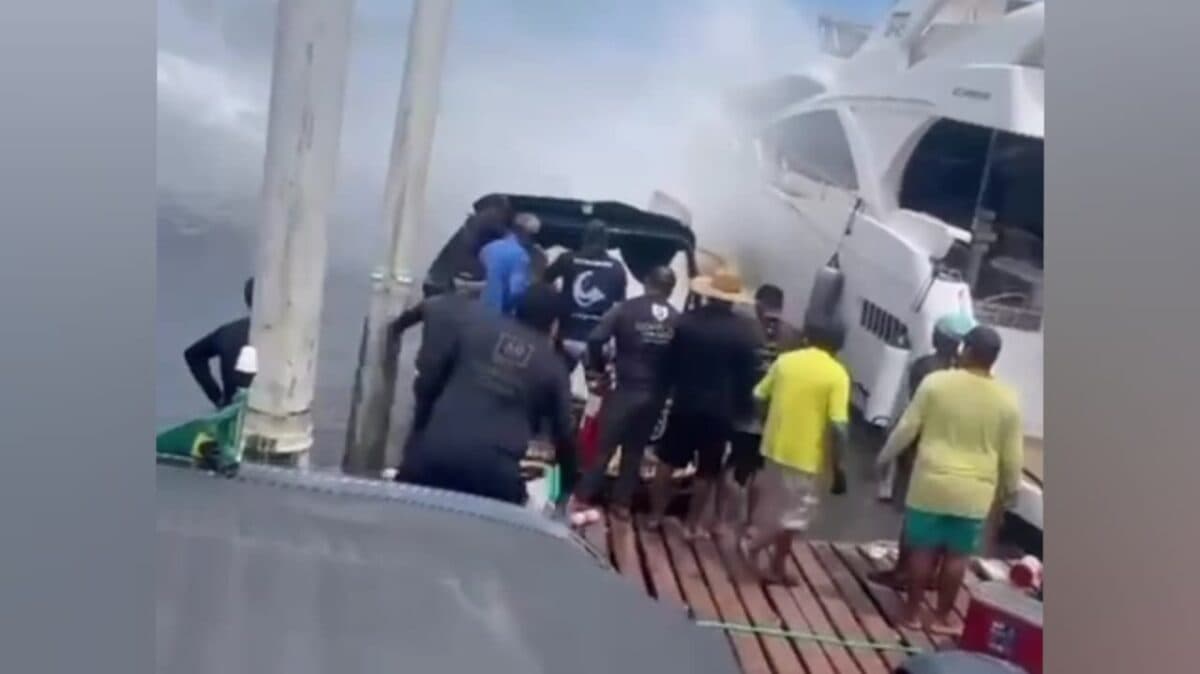 Incêndio atinge lancha na praia do Jacaré, em Cabedelo