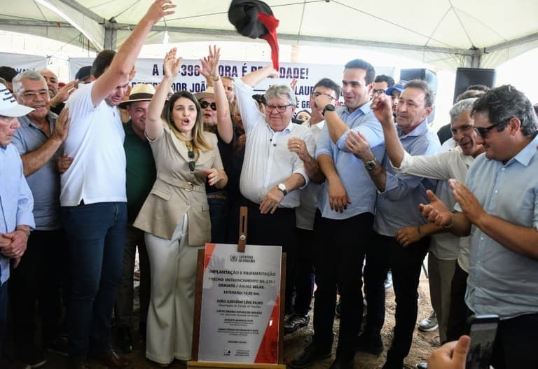 João Azevêdo reafirma rompimento com Cícero Lucena e diz que seu projeto político "é claro"