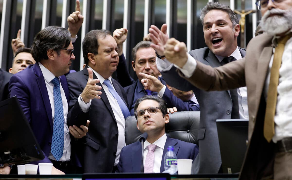 Hugo Motta decide pautar, hoje, dosimetria de condenados e diz: "não foi para atender pedido de ninguém"