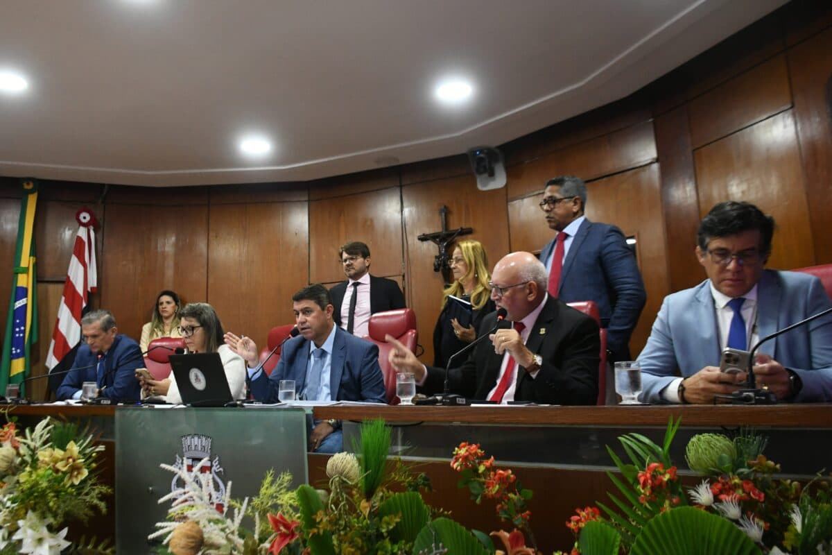 Dinho pode ficar inelegível e Câmara ter contas rejeitadas devido a falta de transparência e negligência com atualização