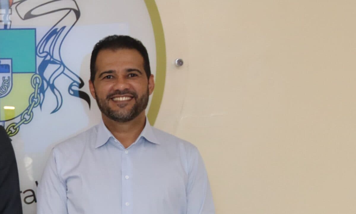 Suplente de senador na Paraíba é acusado de ocultar patrimônio para "Careca do INSS" e terá que usar tornozeleira