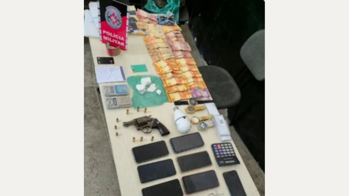 Dupla é presa e polícia apreende drogas e revólver em Cajazeiras