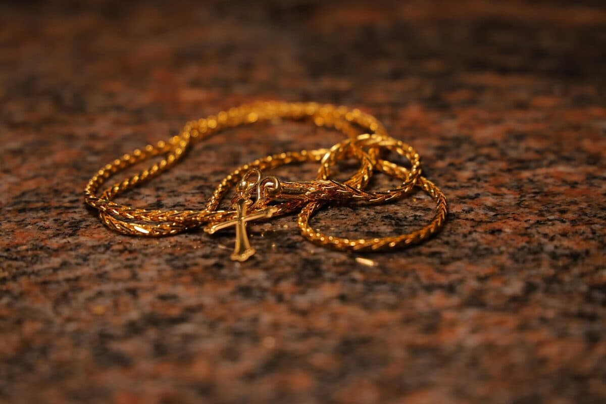 Público relata roubos de cordões de ouro no entorno de festival de verão em Cabedelo